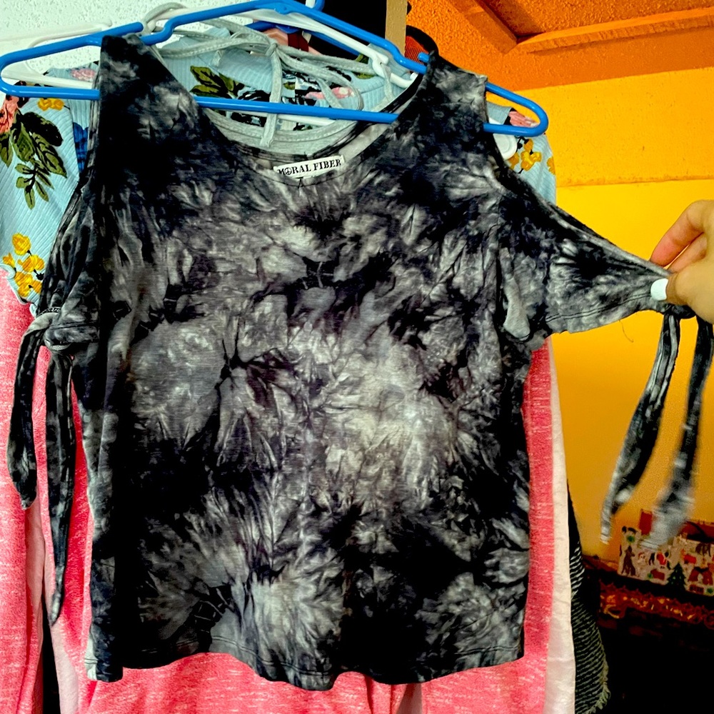 Black &white tie dye ;Smokey look. Size : small